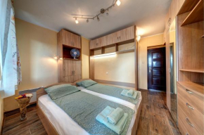 Funny-Gunny Room to the Sea Garden